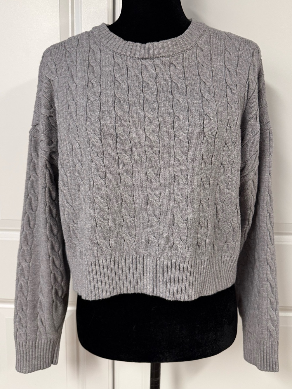 ARDEN B Vintage Cable Knit Sweater